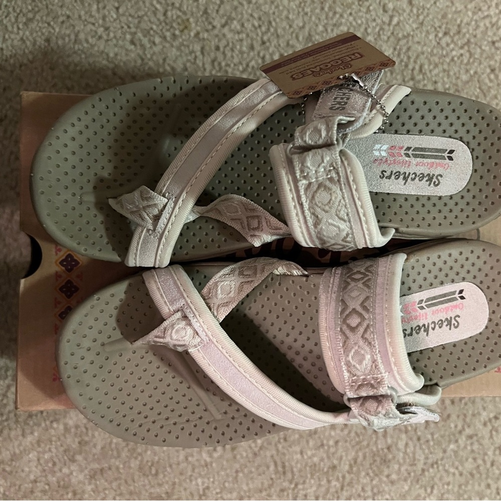 Skechers Cream Sandals with Textured Straps and Thick Sole - Picture 2 of 4